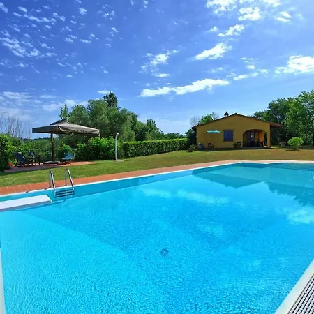 Villa Sleeps 8 Pool Wifi Legoli