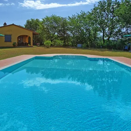 Villa Sleeps 8 Pool Wifi Legoli