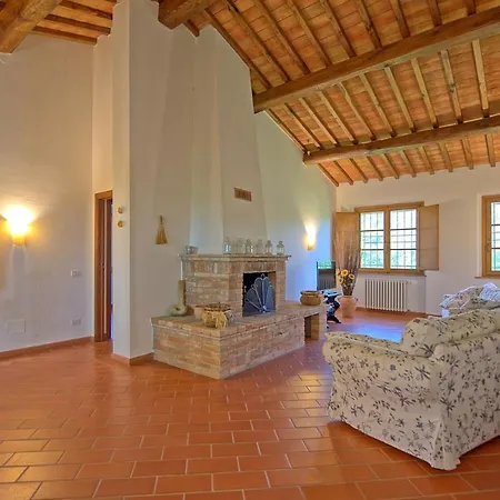 Villa Sleeps 8 Pool Wifi